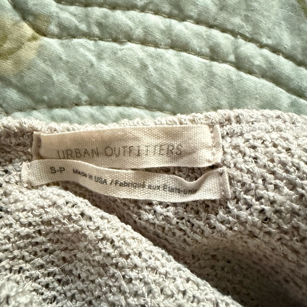 UO Tie-Front Ruffle Knit Grey Tank Top Women’s Size Small - Picture 5 of 5